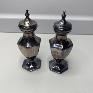 Silver Plate Salt Pepper Shaker Set Wallace 9006 Elegant 4in Tall Vintage